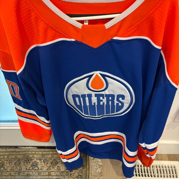 Perry Oilers Jersey - Picture 2 of 4